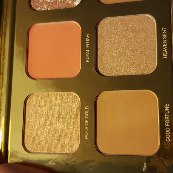 True + Luscious Lucky Glow Bronze and Highlight Palette - Picture 4 of 5